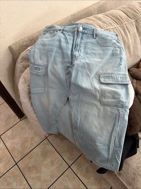American Eagle Outfitters Light Blue Cargo Jeans - Relaxed Fit